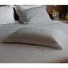 Colcha-Matelasse-Saphira-Casal-e-2-Porta-Travesseiros-Toque-300-Fios-Cinza-Microfibra-Lyor