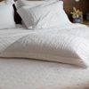 Fronha-Saphira-50cm-x-70cm-Toque-300-Fios-Branco-Microfibra-Lyor