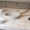 Frigideira-de-Inducao-Latte-24cm-Off-White-Aluminio-com-Revestimento-Ceramico-Wolff