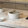 Cacarola-de-Inducao-com-Tampa-de-Vidro-Latte-22cm-Off-White-Aluminio-Revestimento-Ceramico-–-Wolff